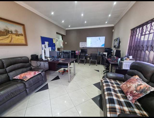 4 BEDROOM HOUSE FOR SALE IN FLORENTIA